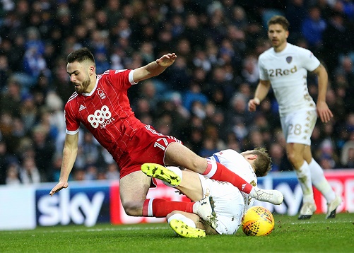 Leeds-Forest 0-0: Καλό ποδαρικό στη βροχή